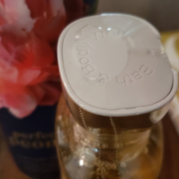 CHOOSE A SET Body Cream & Shower Gel - Picture 7 of 9